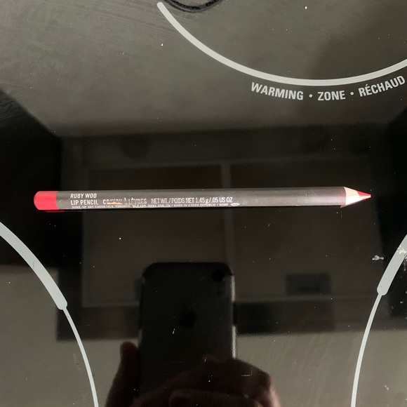 TWO FOR ONE! MAC lipstick AND matching liner - Picture 2 of 5